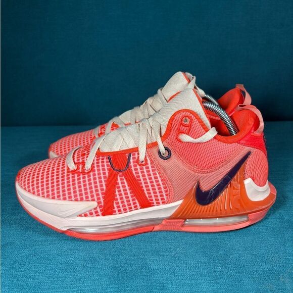 Size 9.5 - Men’s Nike LeBron Witness 7 Bright Crimson shoes - Picture 1 of 9